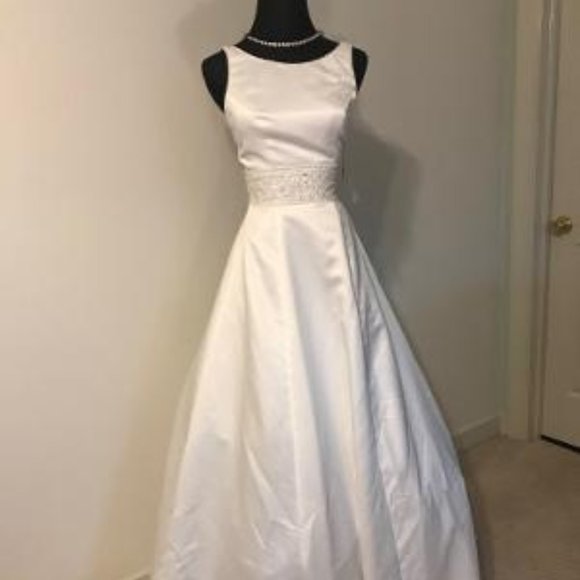 BRIDAL GOWN - Picture 1 of 15